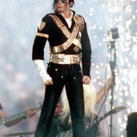 49990 К 60-летию Майкла Джексона: как певец продолжает зарабатывать деньги даже после смерти