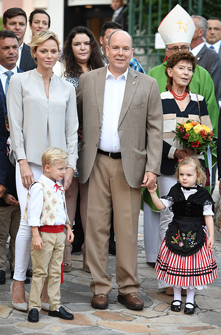 Князь Монако Альбер и княгиня Шарлен с детьми отметили конец лета
