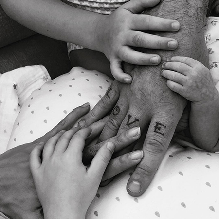 Сюрприз: Робби Уильямс и Айда Филд стали родителями в третий раз