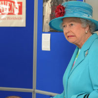 56626 Пока Елизавета II спала: англичанин перелез через парадные ворота Букингемского дворца, желая пообщаться с королевой