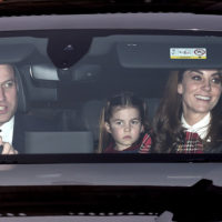 59809 Кейт Миддлтон и принц Уильям с детьми побывали на рождественском завтраке королевы