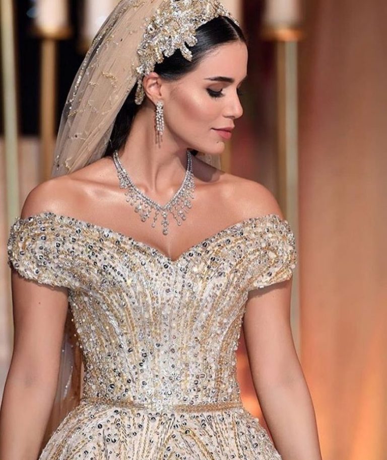 Невеста из Ливана целый год шила себе платье. Получилось потрясающе!
