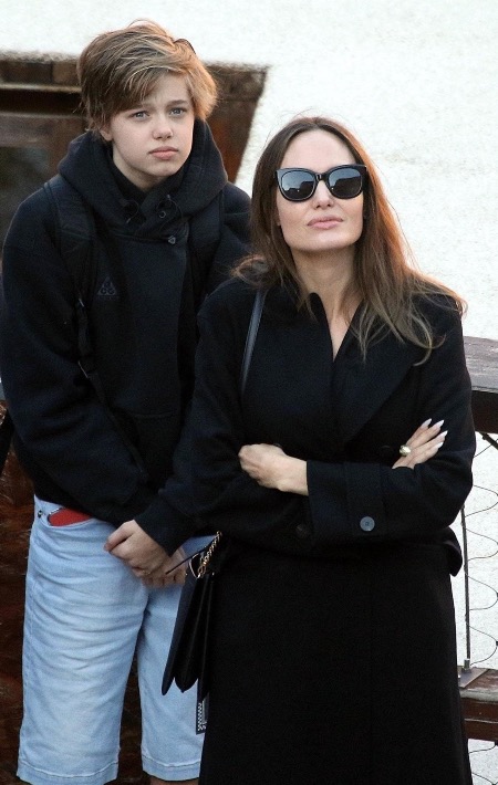 СМИ: 13-летняя дочь Анджелины Джоли и Брэда Питта сменила имя на мужское