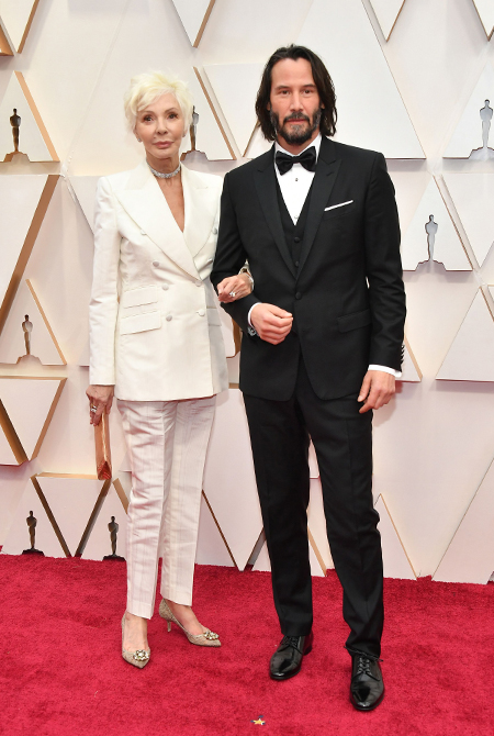 По-семейному: Киану Ривз и Шарлиз Терон пришли на «Оскар» с мамами, а Антонио Бандерас – с дочкой