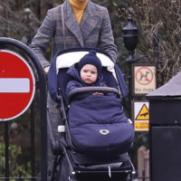 62131 Никакого домашнего режима: Пиппа Миддлтон на прогулке с подросшим сыном в Лондоне