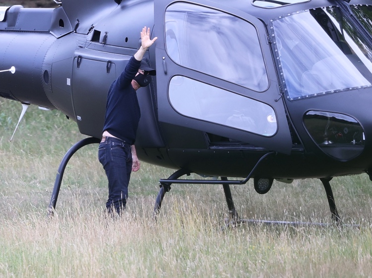 Голодные игры: Том Круз летает на обед на частном вертолете