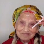 64608 Накладные ресницы, волосы и яркая помада: стилист создал бабушке молодежный образ