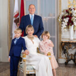 66427 Князь Монако Альбер и княгиня Шарлен выпустили новый семейный портрет по особенному случаю