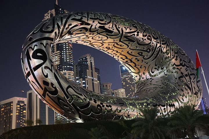 Музей будущего, футуристическое чудо Дубая
