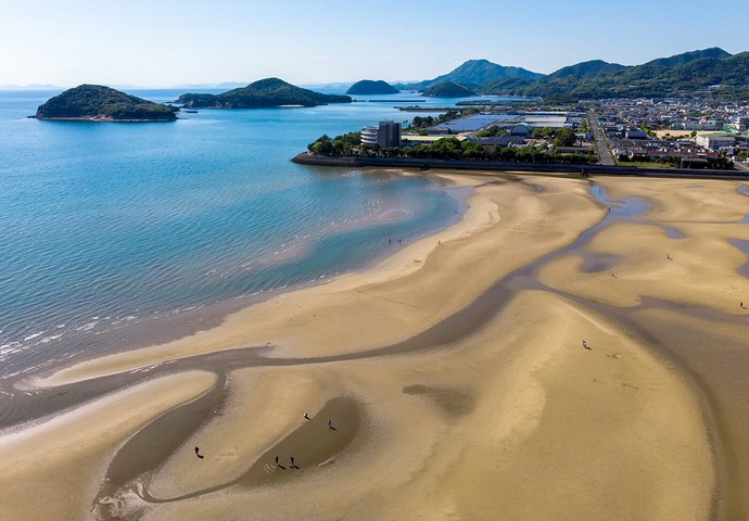 Тичибугаама — зеркальный пляж в Японии
